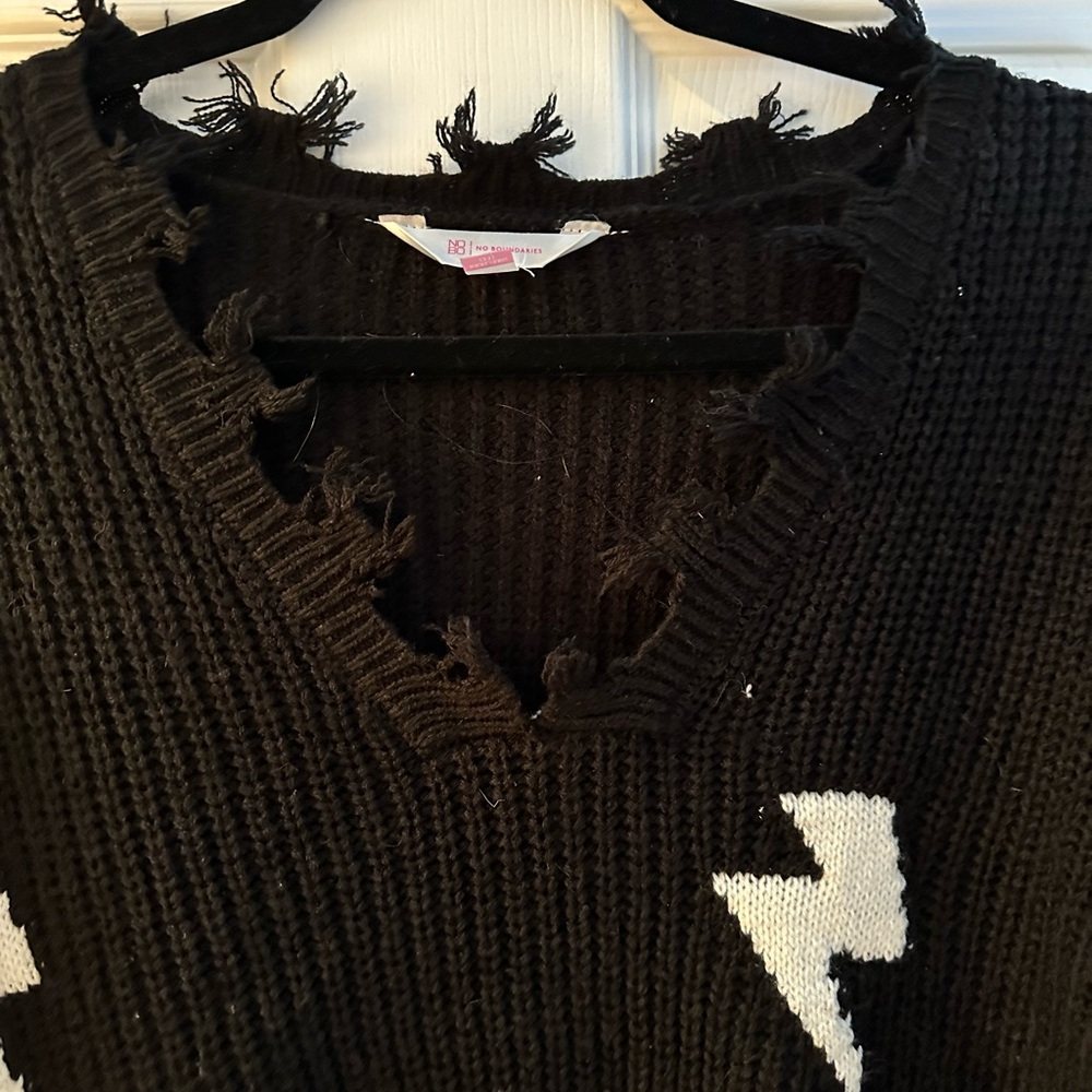 Texture lightening bolt cropped sweater - Picture 4 of 5
